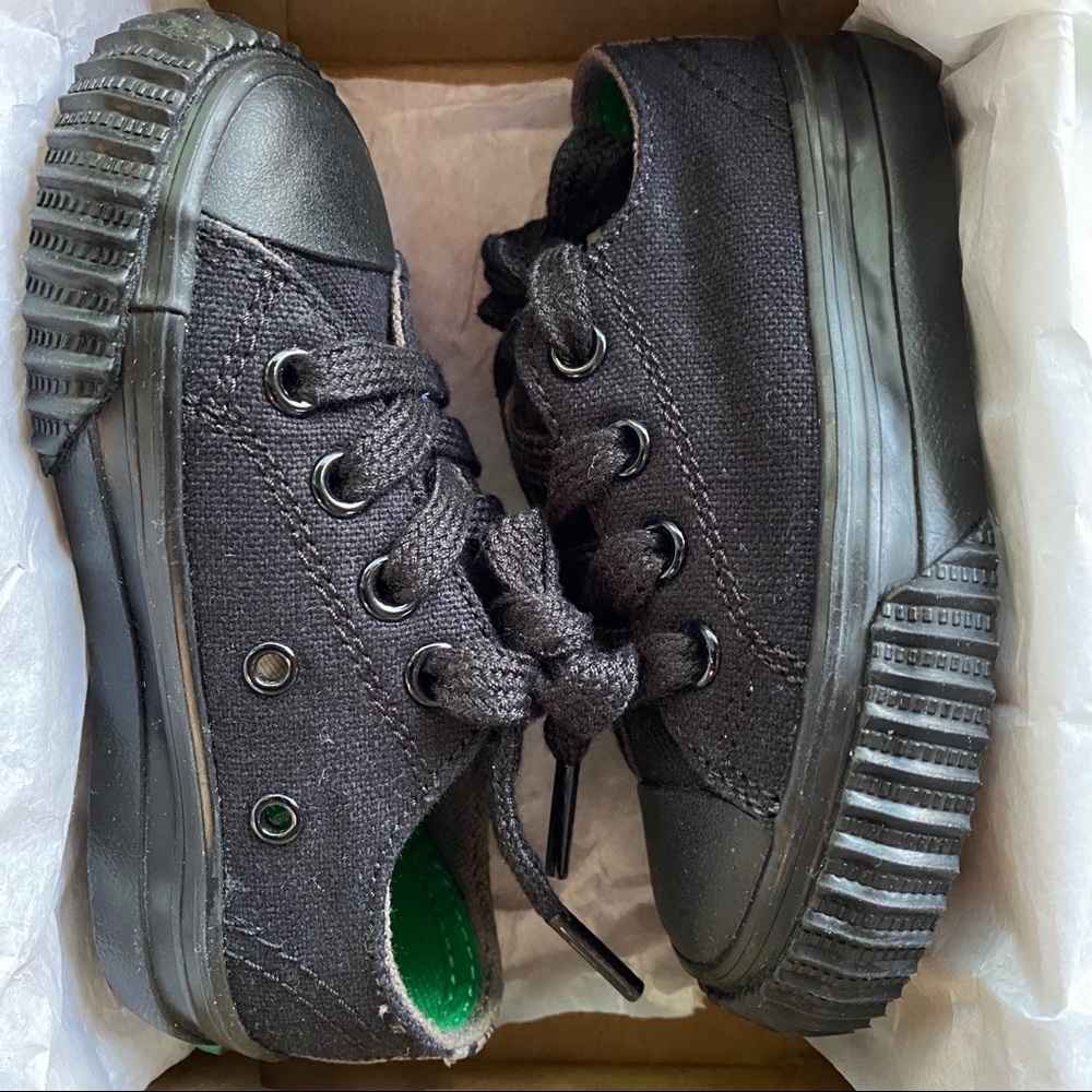 ✨VERY RARE✨ All Black P.F Flyers Center Low Top Size 5